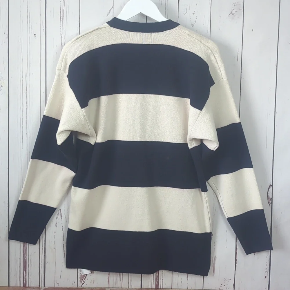 Vintage Casual Corner Navy Blue and Cream Preppy Aztec Women's‎ Cardigan Medium